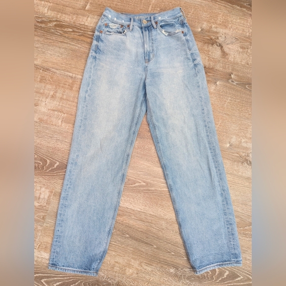 American Eagle High Rise Baggy Straight Leg Light Wash Jeans Size 4 Short - Picture 3 of 12